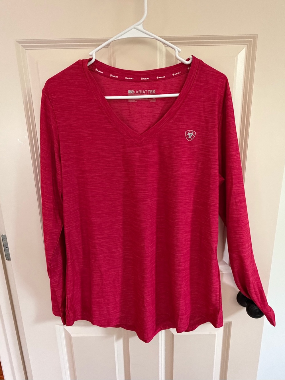 Ariat Women's V-Neck Activewear Long Sleeve Top - red